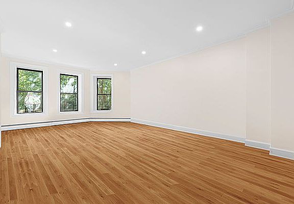 3rd image of 17 W 68th St APT 4
