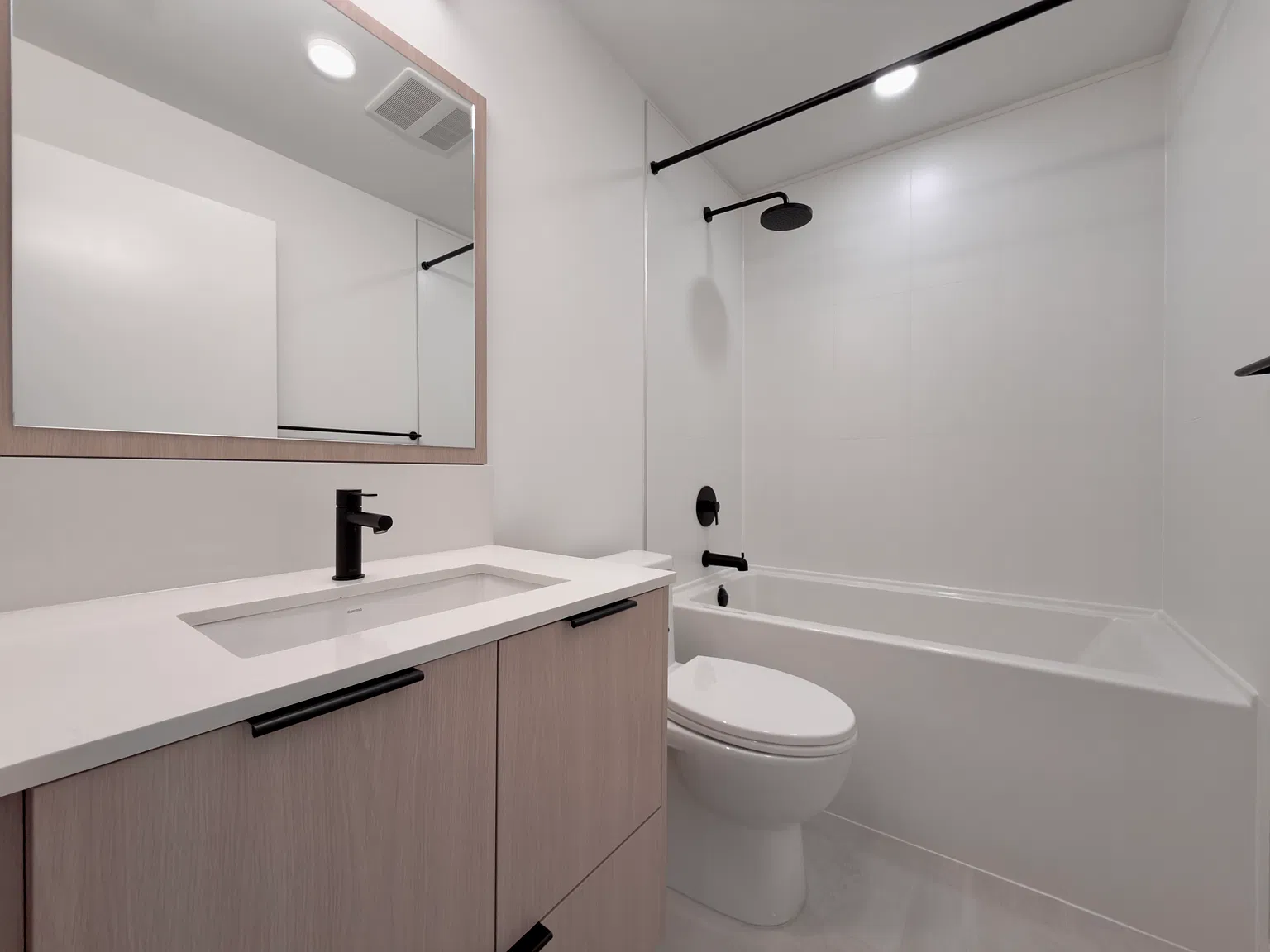 2 bed, 735 sqft, $2,150 — Photo 4