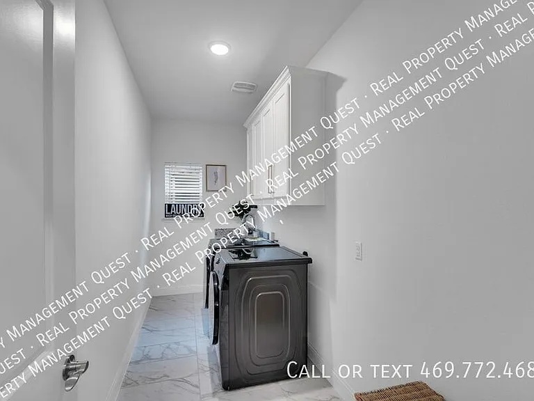 1767 Shumard St — Photo 16