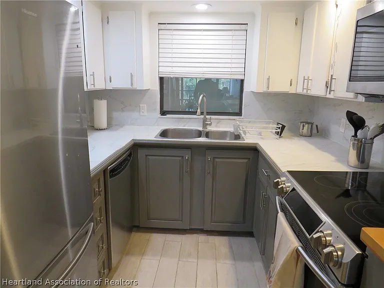 121 Country Club Dr #302 — Photo 18