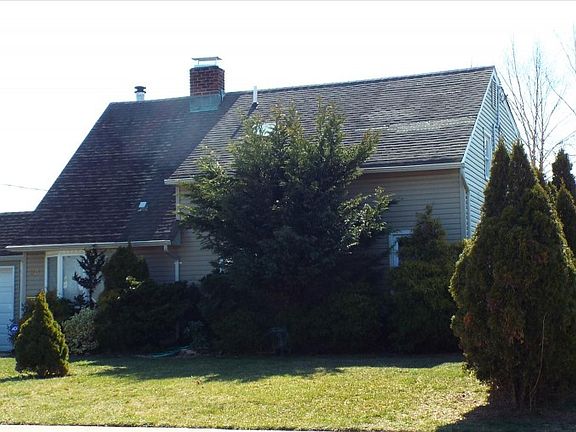 2nd image of 28 Collector Ln