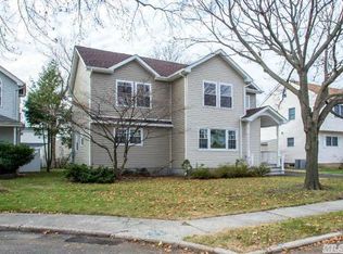 701 Pleasant Ave, Westbury, NY 11590