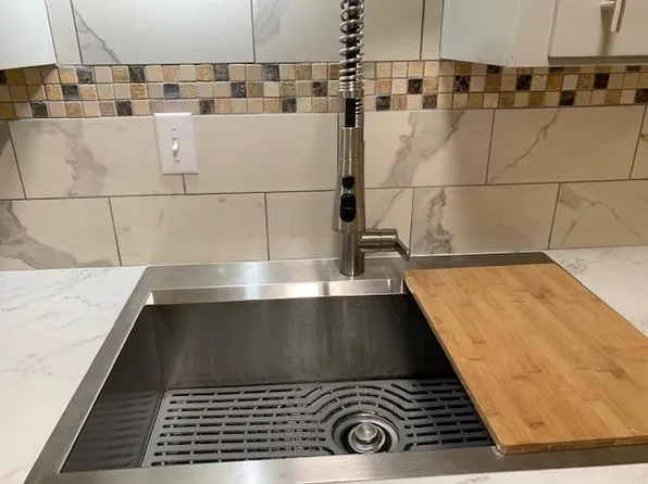 653 W Nickerson St APT 302, Seattle, WA 98119