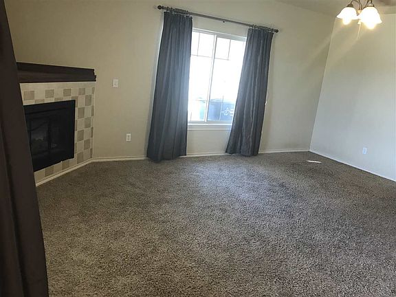 2nd image of 4404 Sandhill Dr