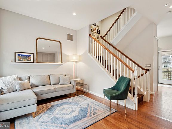 3rd image of 883 N Opal St