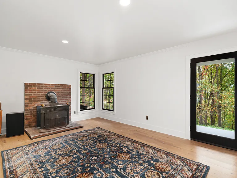 135 Layfield Dr — Photo 24