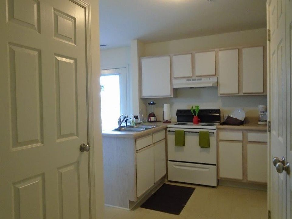 2nd image of 3103 Checker Dr