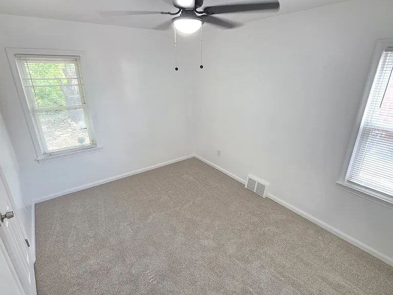 19361 Shaftsbury Rd — Photo 22