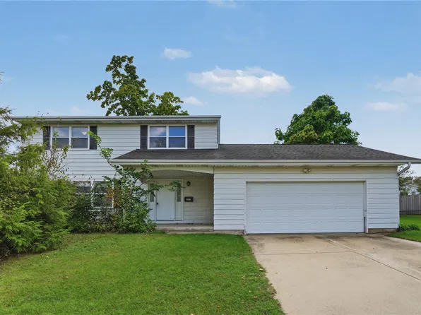 2815 Glen Elm Dr NE, Cedar Rapids, IA 52402