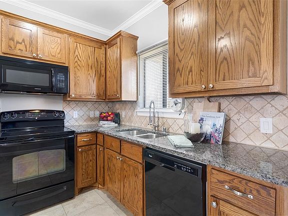 5th image of 400 Stonecreek Dr