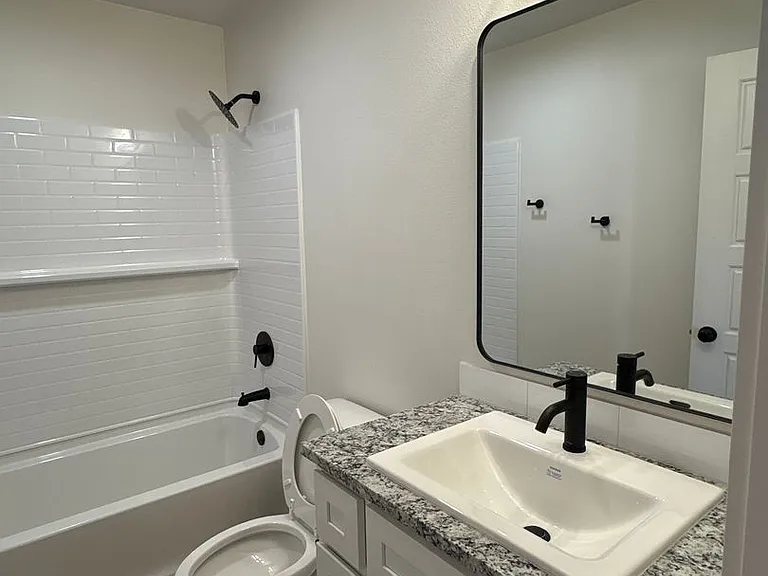 2137 Langford Ave — Photo 9