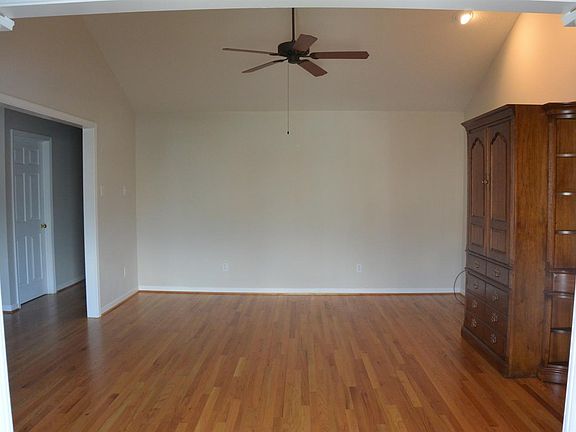 3rd image of 37 Underwood Ln