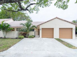 425 Cottonwood Pl, Boca Raton, FL 33431