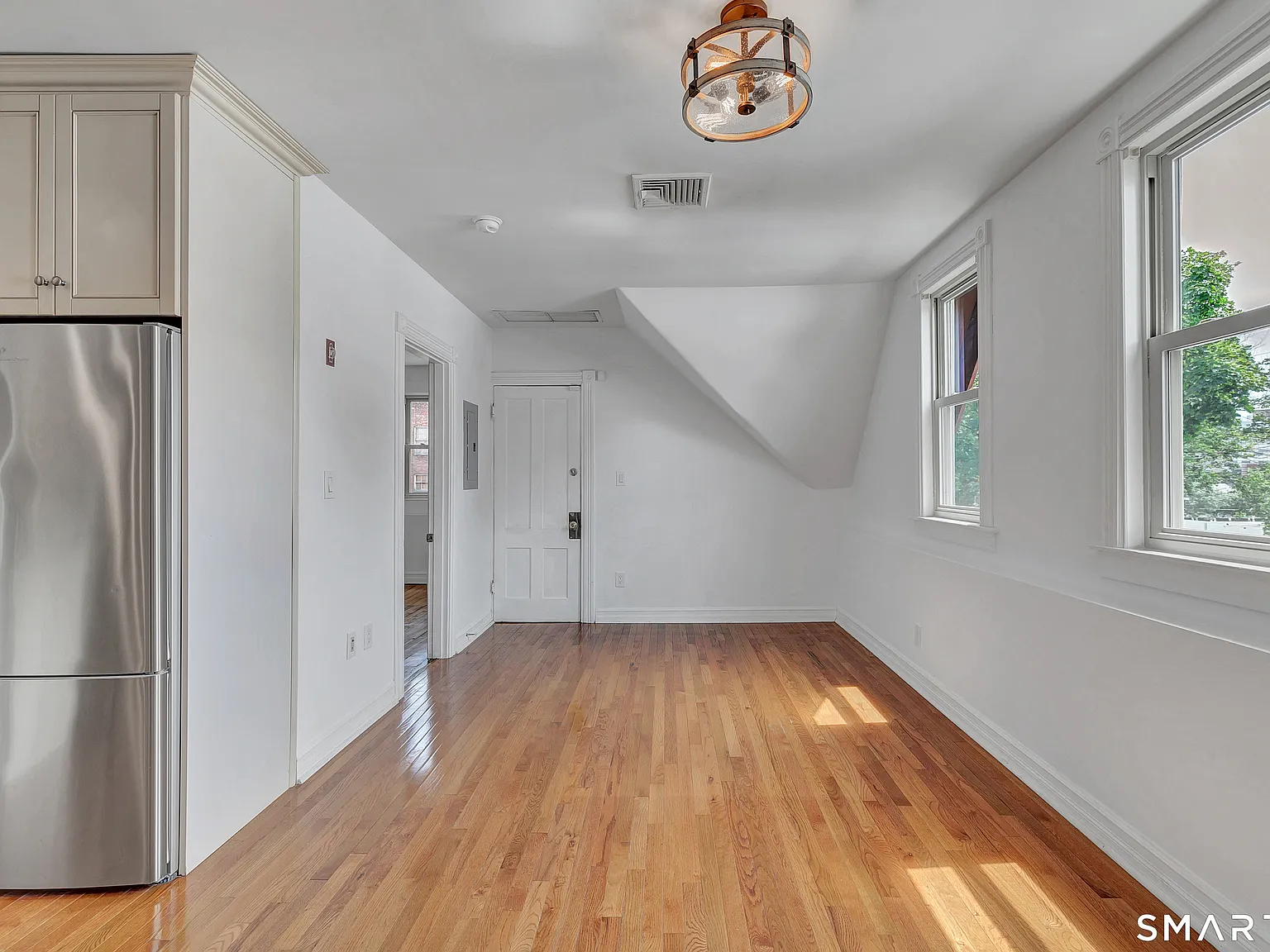 2 bed, 1.0 bath, 800 sqft, $2,400 — Photo 4