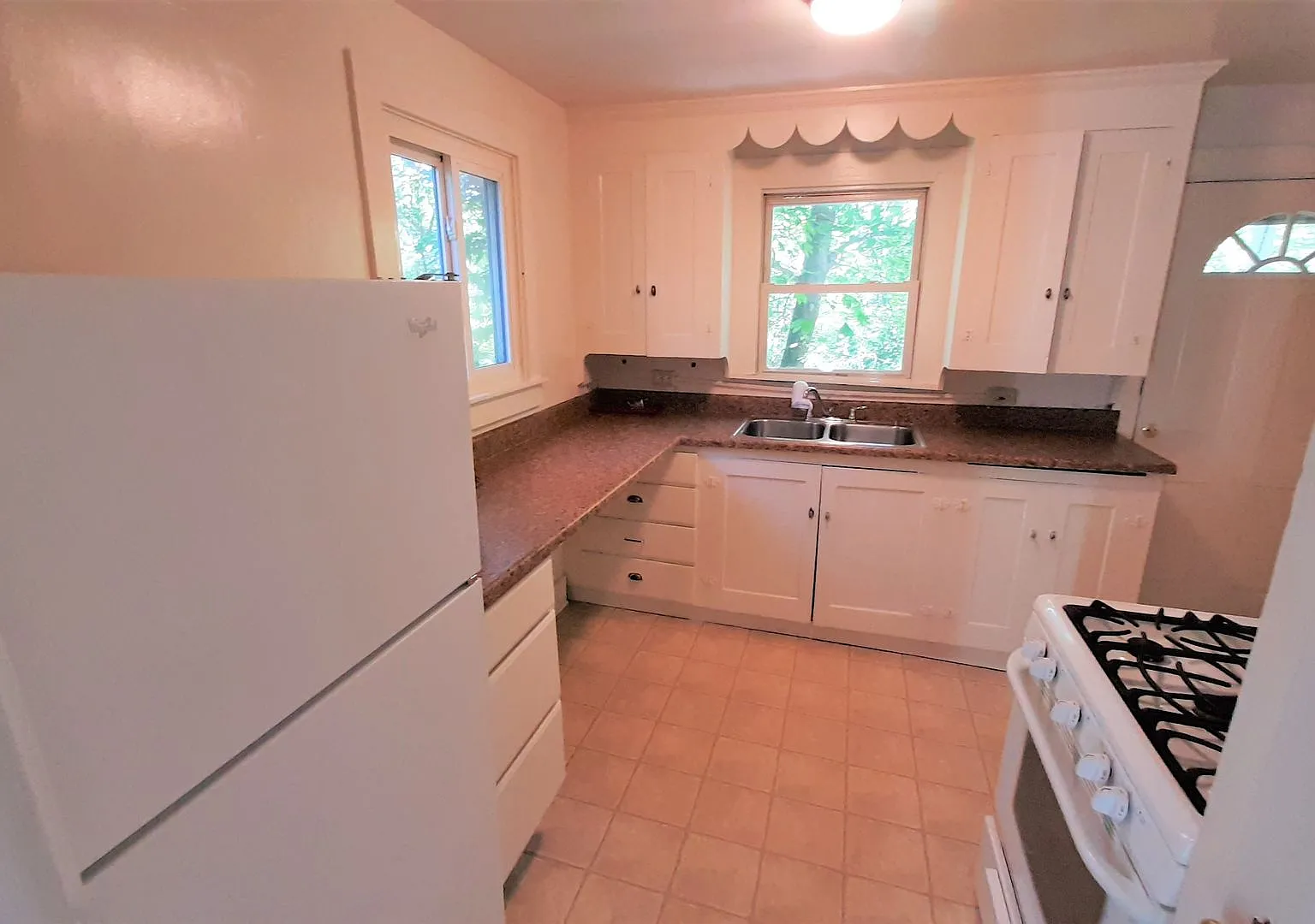 410 S Aurora St — Photo 3