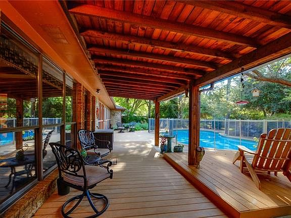 5th image of 6707 Crooked Ln