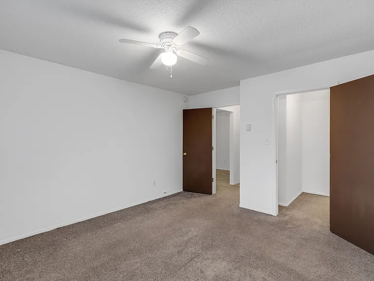Hartford Place Apartments — Photo 16