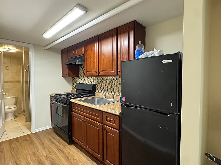 614 49th St #BASEMENT — Photo 11