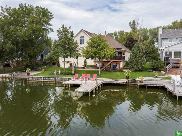 76 Ginger Woods Ter, Valley, NE 68064