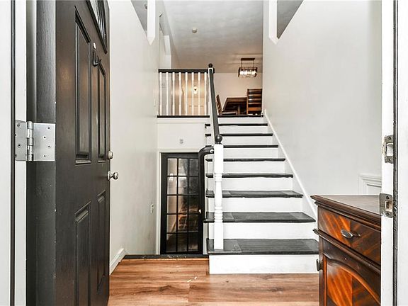 3rd image of 386 New York Ave