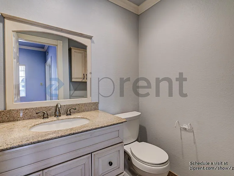 601 N Kenwood St #204 — Photo 15