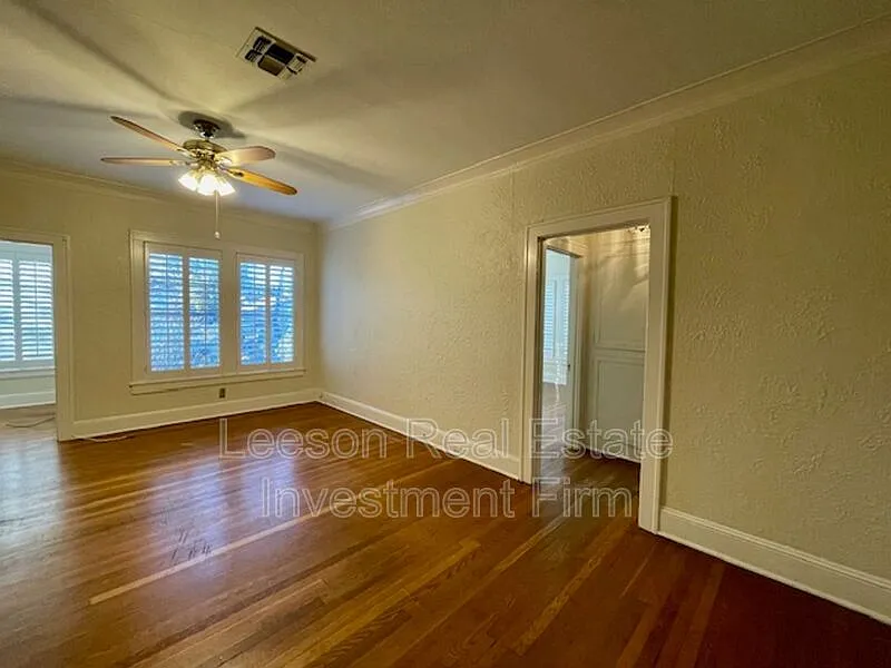 2 bed, 1.0 bath, 1000 sqft, $900 — Photo 2