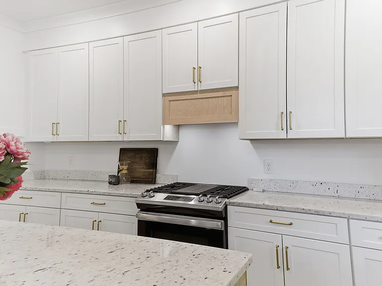 916 Waterview Dr — Photo 12