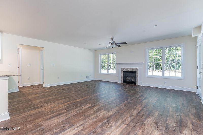 5th image of 9 Hawthorne Drive #B