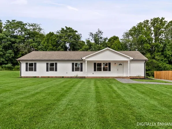 1013 Blue Dan Ln, Yadkinville, NC 27055