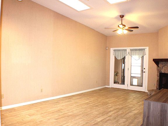 4th image of 3113 Falconer Dr