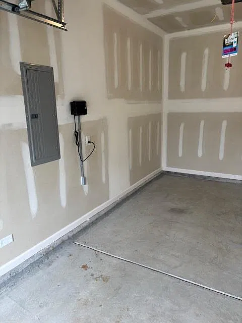 3 bed, 2.0 bath, 1300 sqft, $1,650 — Photo 3