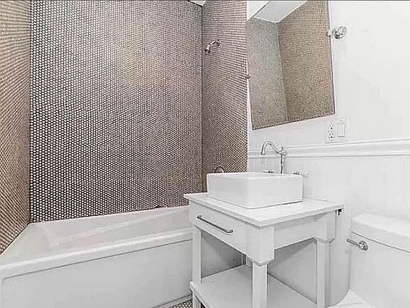 5th image of 858 Hancock St #3M