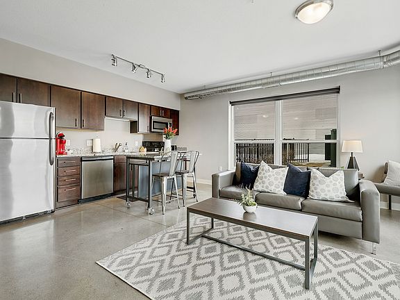 2nd image of 815 9th St SE #105
