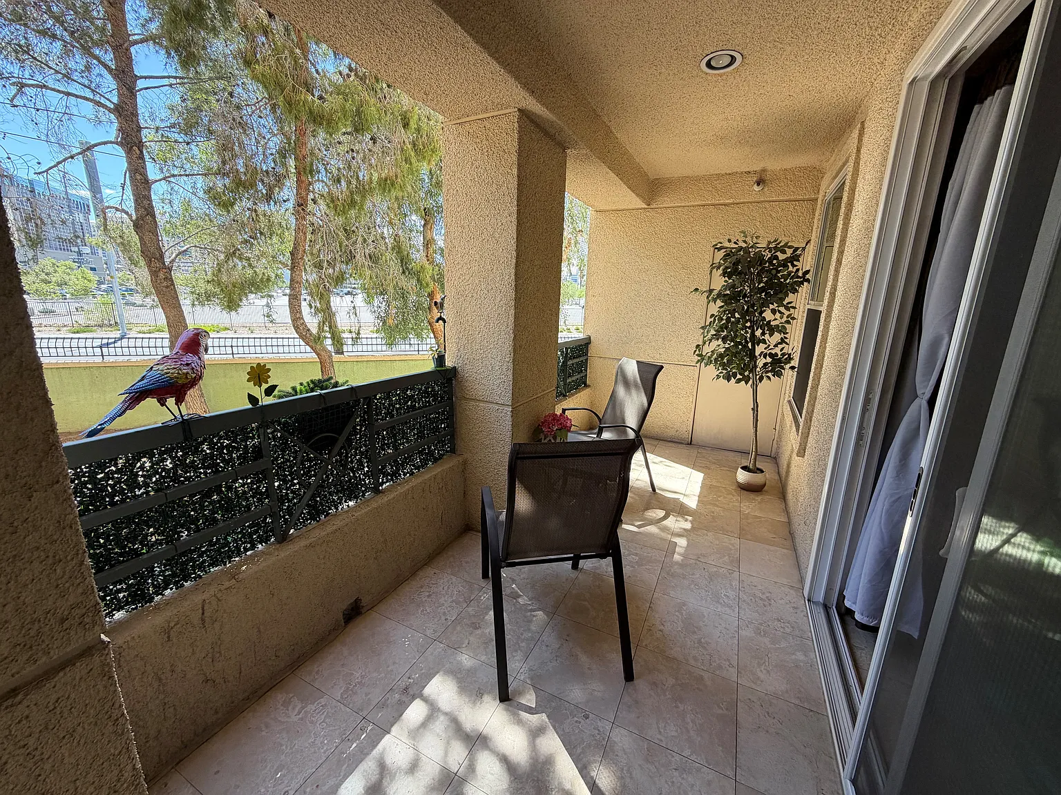 Studio, 530 sqft, $1,777 — Photo 3