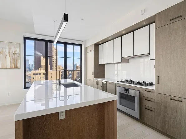 959 1st Ave #17B, New York, NY 10022