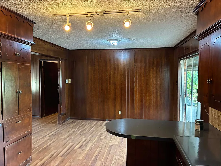 610 S Rike St — Photo 8