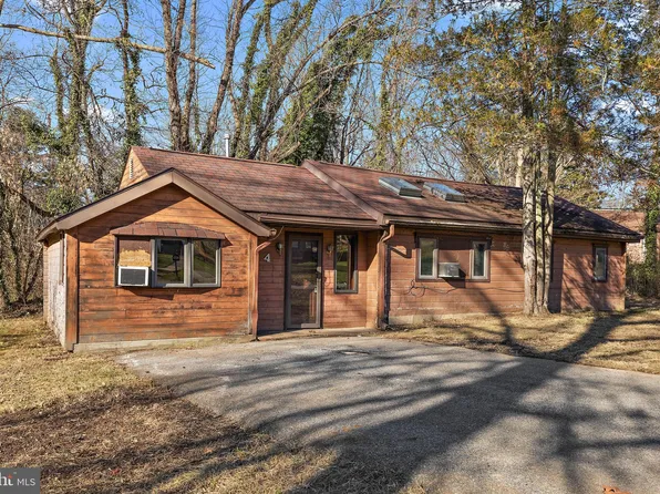 4 Lower Greenbriar Rd, Wilmington, DE 19810