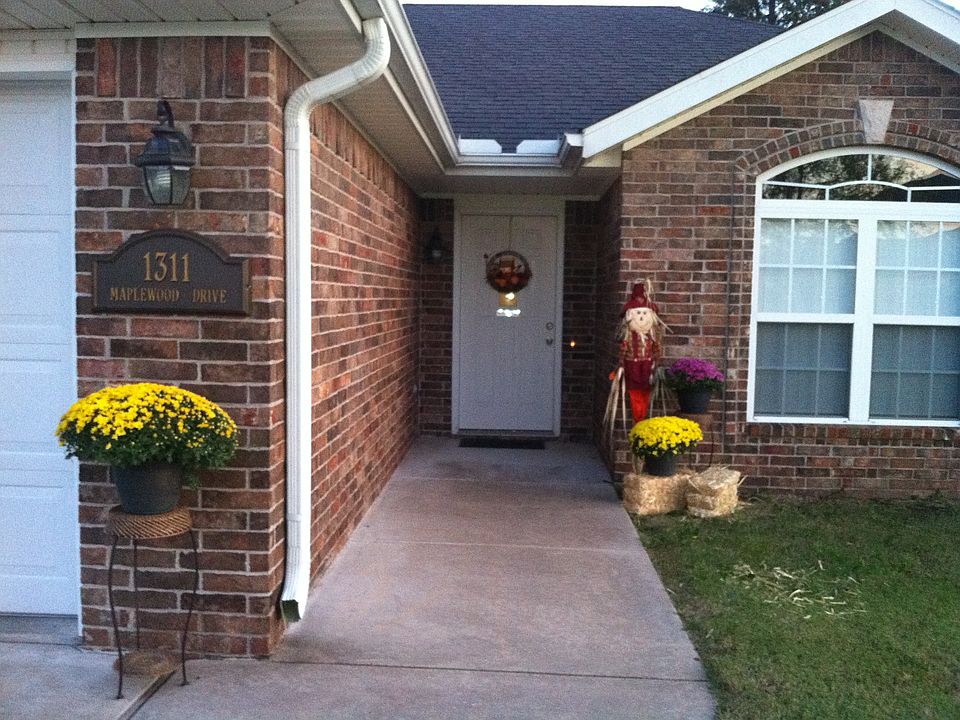 1st image of 1311 Maplewood Dr