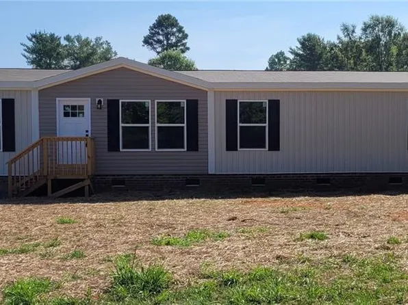 5830 Old 421 Rd, Liberty, NC 27298