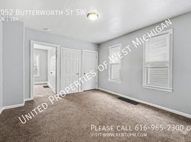 1052 Butterworth St SW, Grand Rapids, MI