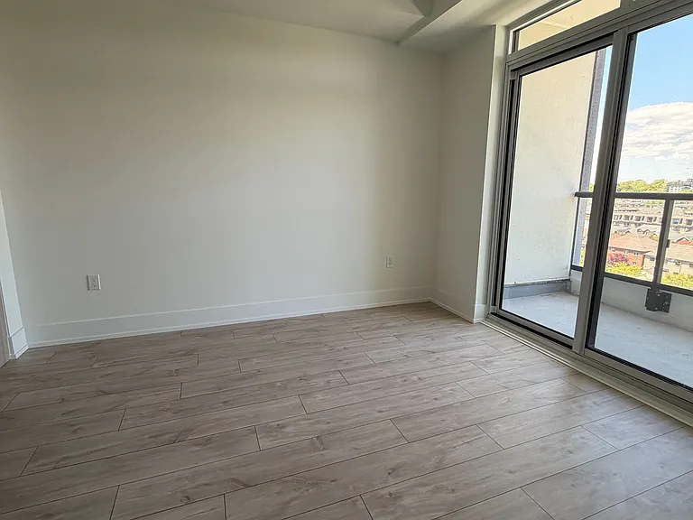 858 Dupont St #721 — Photo 5