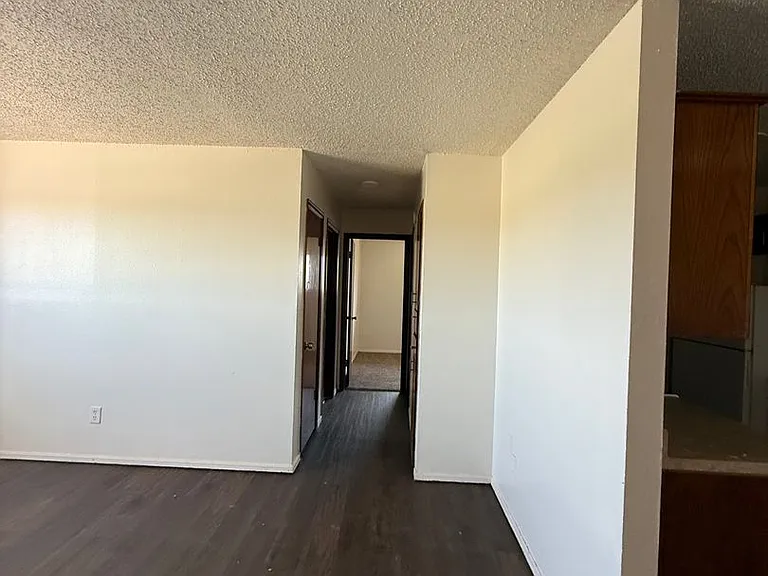 Fox Valley Apartments — Photo 16