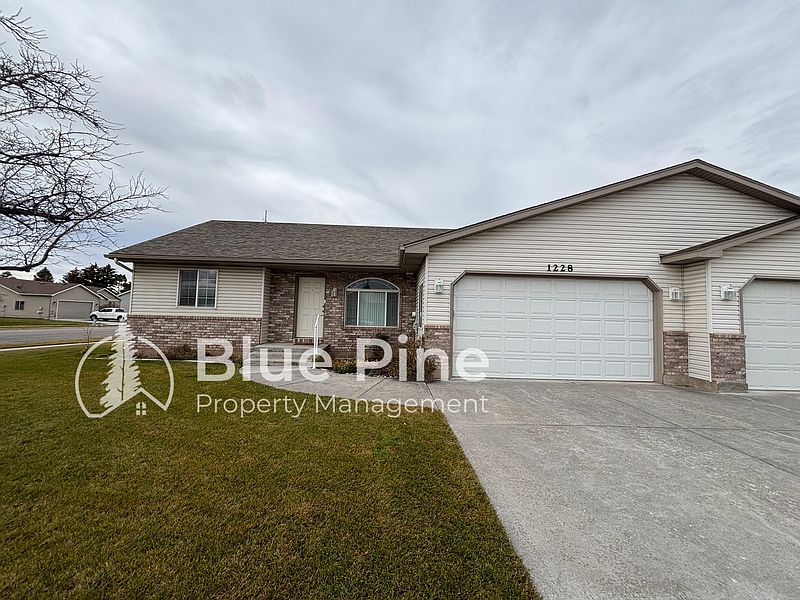 1st image of 1228 S Oakmeadow Cir Unit 1