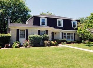1116 White Mountain Dr, Northbrook, IL