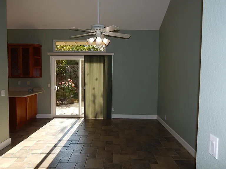 1209 Evans Ct — Photo 8