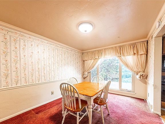 5th image of 4782 Beall Dr