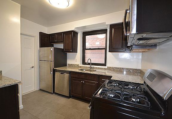 3rd image of 3401 Parsons Blvd APT C2