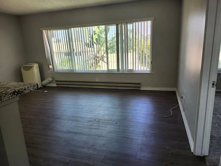 1318-1350 N Shadow Ln — Photo 4