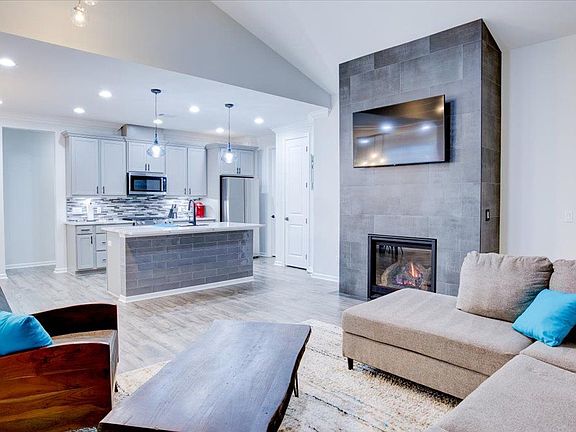 3rd image of 1571 Shoreside Dr