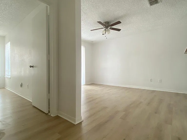 2516 Grassy Point Dr #202 — Photo 8